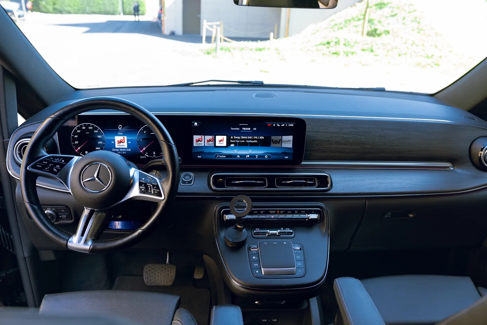 Dashboard of the Mercedes V-Class with widescreen display