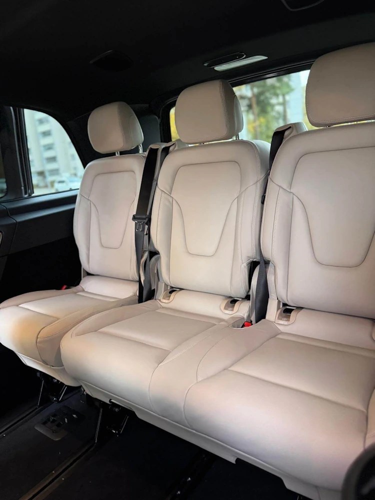 Rear bench with three beige leather seats in the Mercedes V-Class Lux