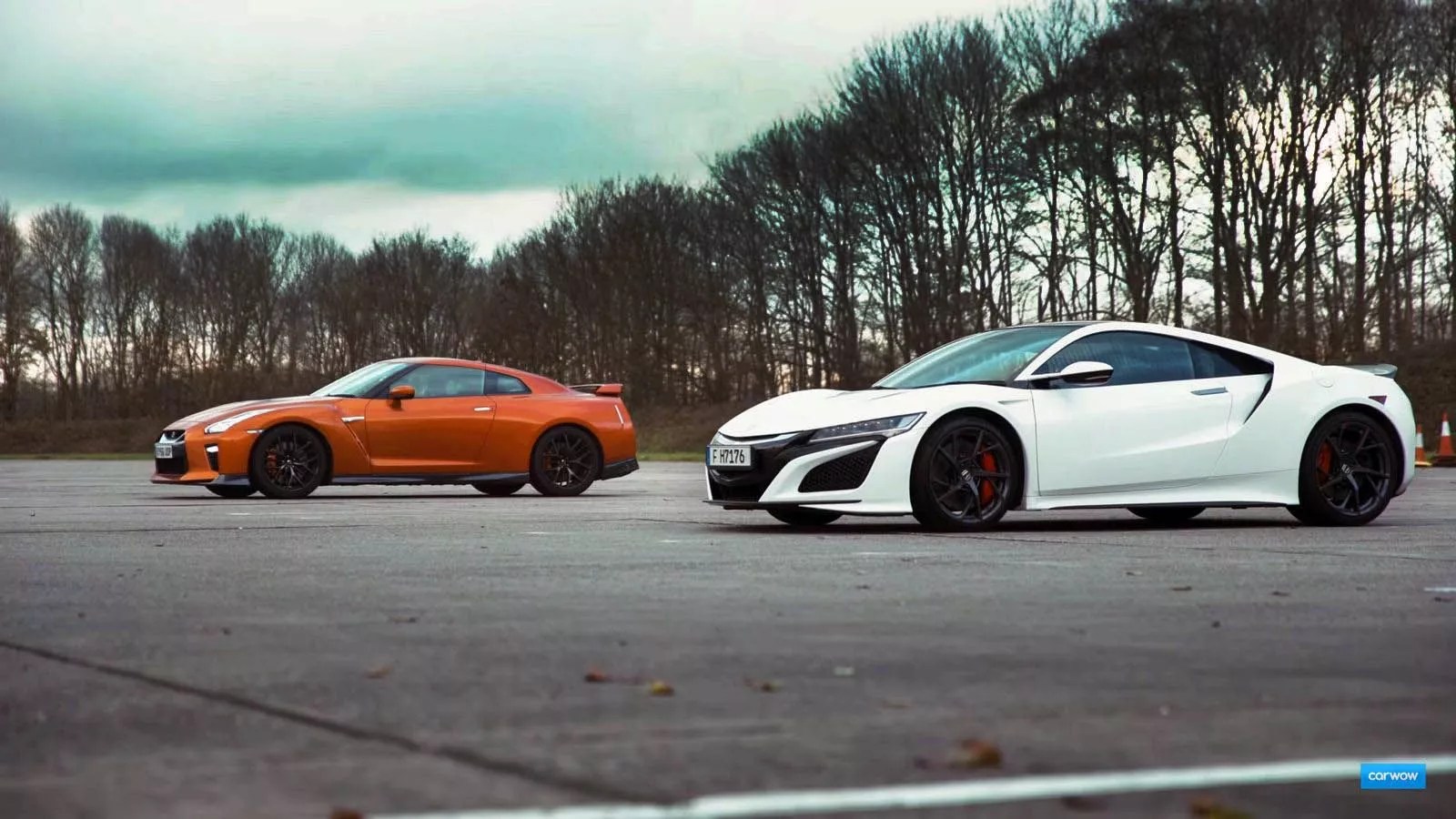 Honda (acura) nsx vs nissan gt-r drag race shows the beauty of electric