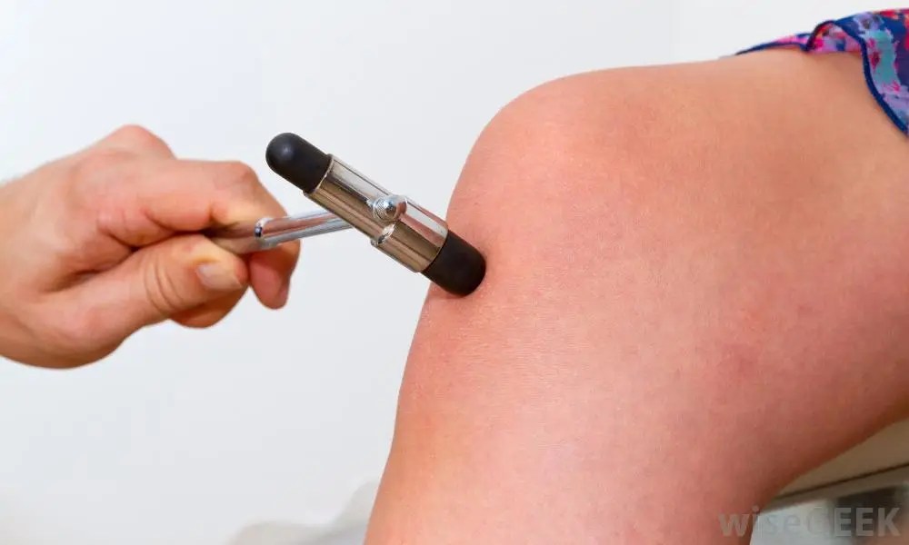 testing-knee-for-reflex