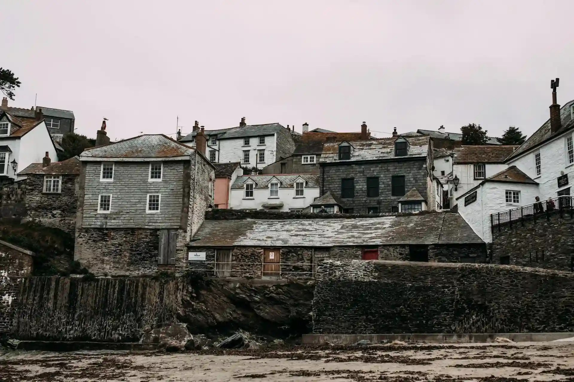 Maisons en bord de riviere avec risque de catastrophe naturelle et de sinistre Bordeaux La Rochelle