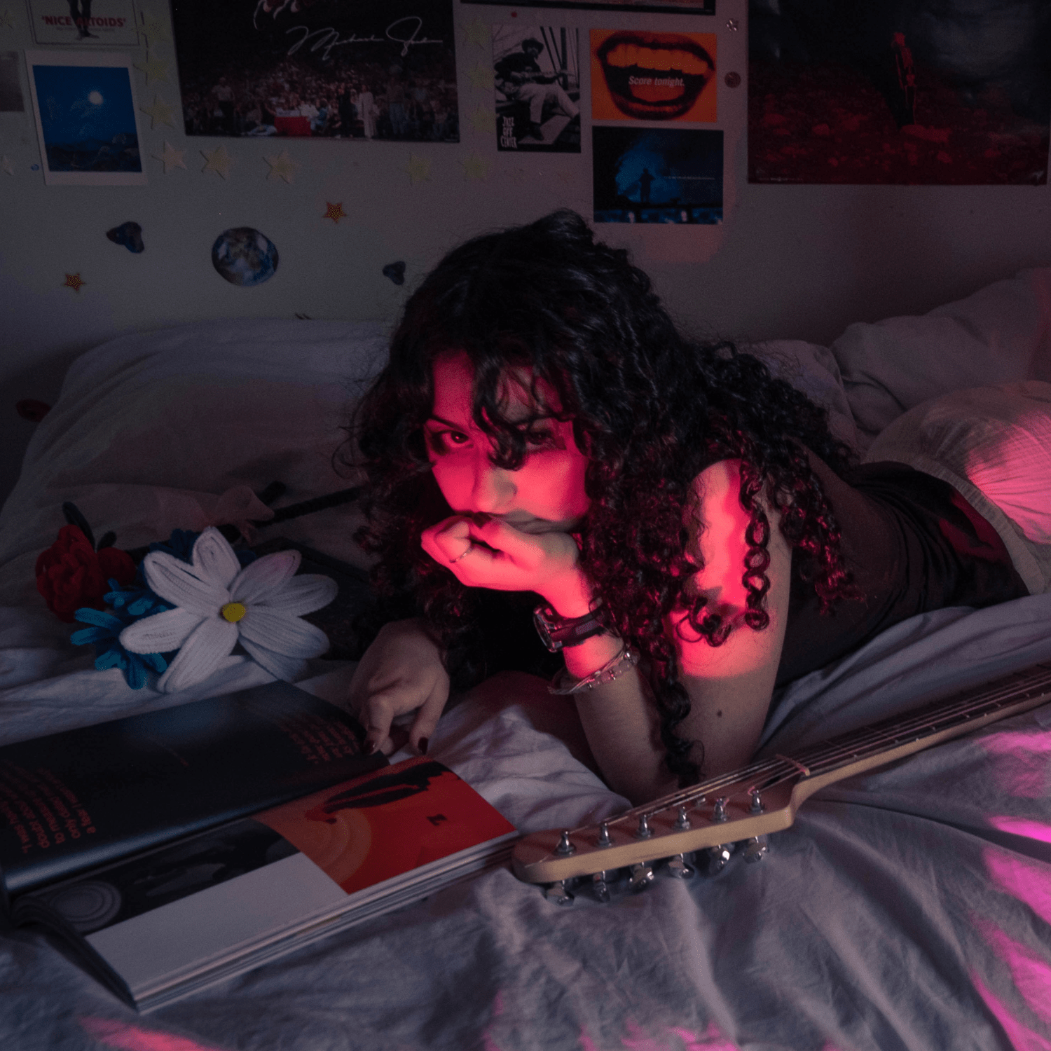 You are currently viewing Libby Ember Explores Vulnerability and Connection on Intimate New Single “To Her”