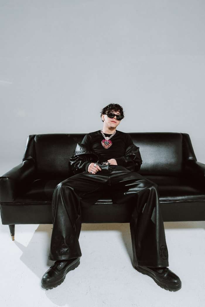 Read more about the article GLOBAL PHENOMENON XAVI CHANNELS HIS BICULTURAL IDENTITY INTO “DOSIS”, A GENRE-CROSSING SOPHOMORE ALBUM