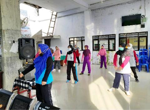 Peduli Warga Lanjut Usia, Tim KKN-P 83 Umsida Mengikuti Senam Sehat Di Desa  Tawangrejo – DRPM