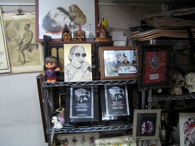 Some more skulls on the shelf, this time a little more decorative