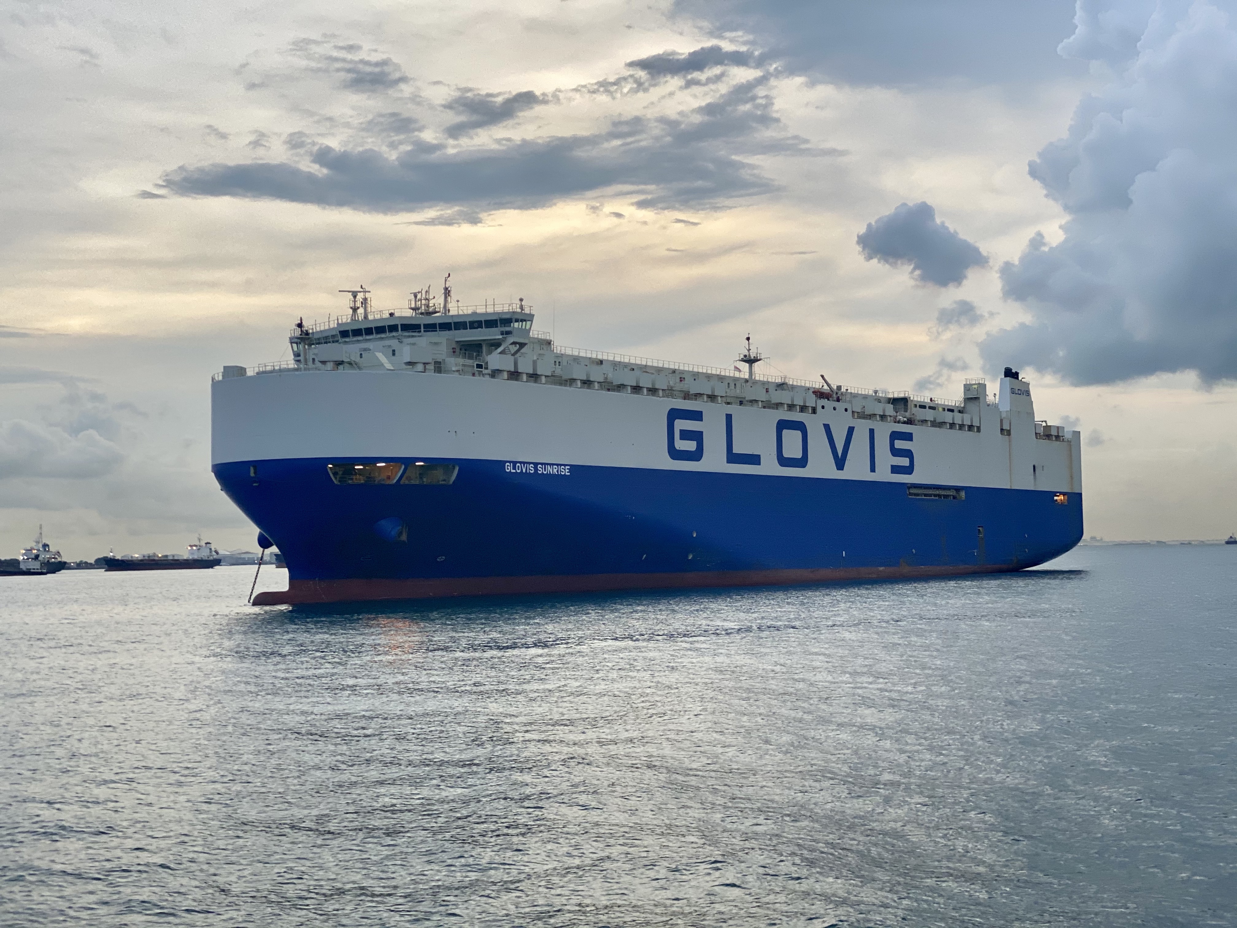 I mentioned we passed some rather large boats