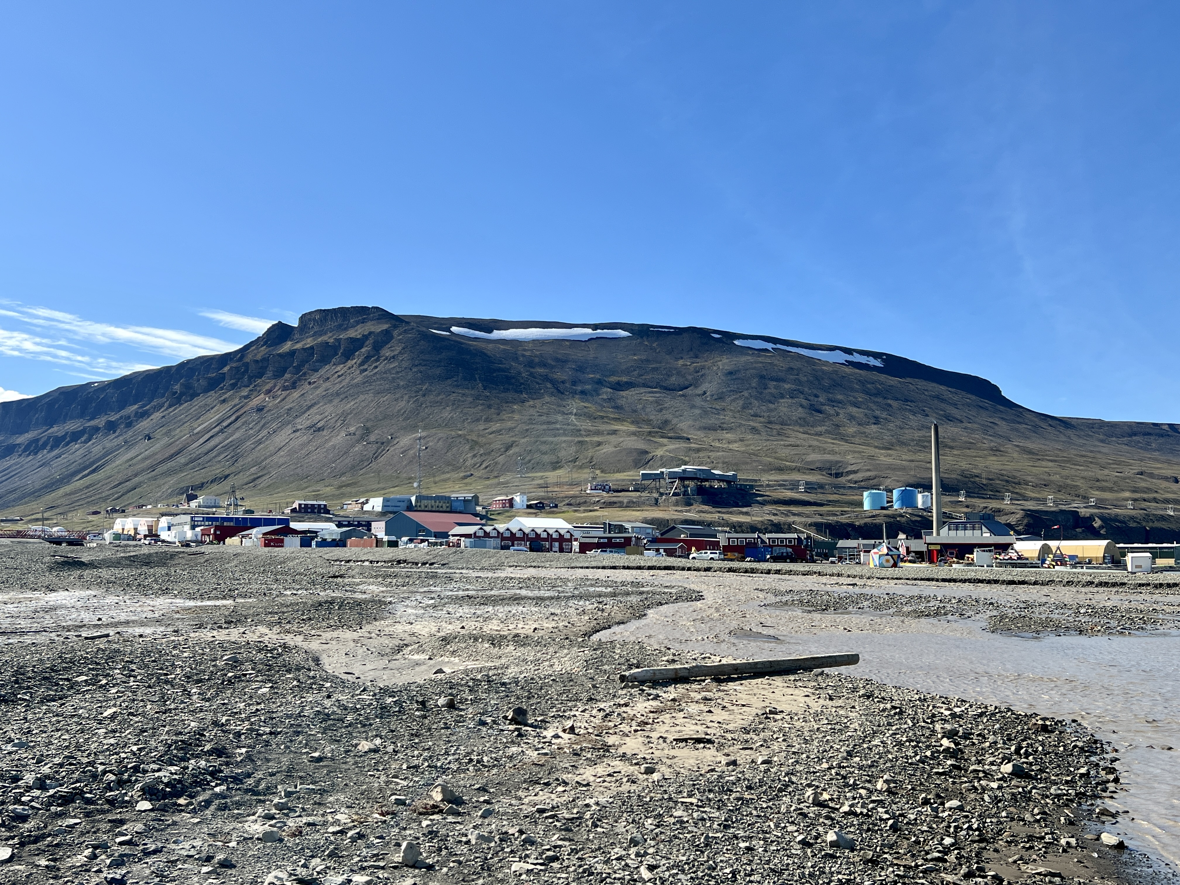 Looking back at Longyearbyen