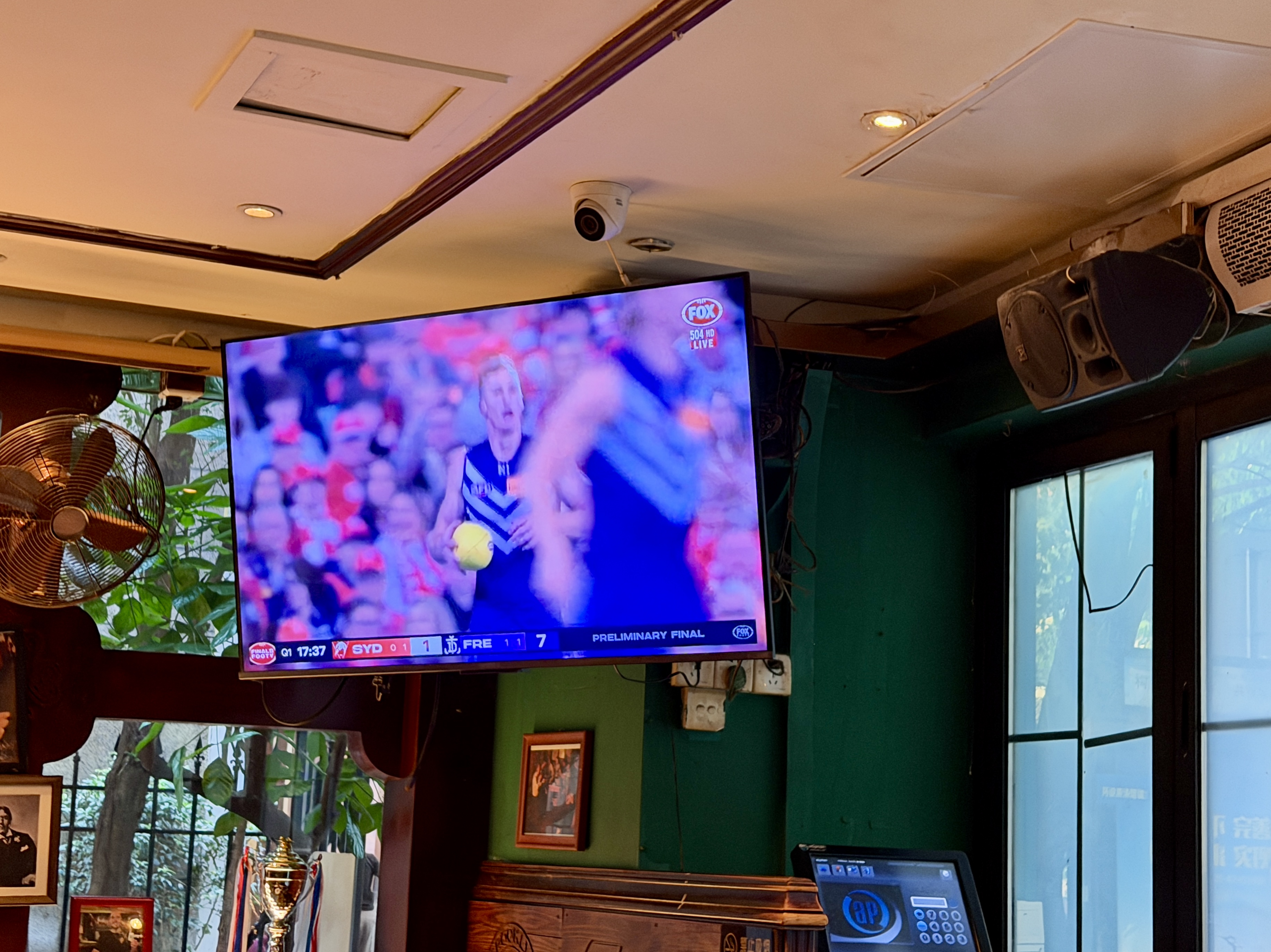 Wasn't really expecting to find a bar showing the footy