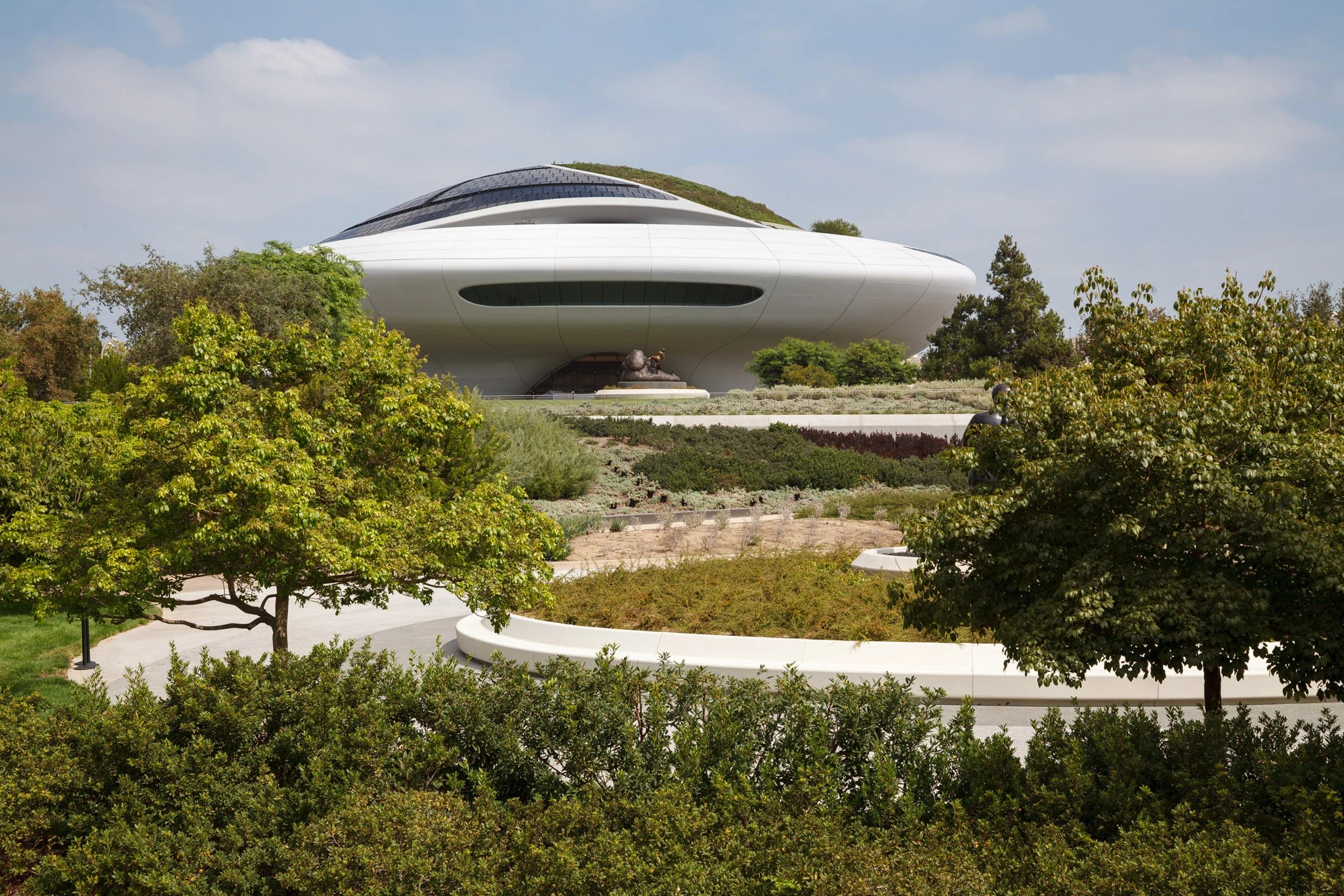 Sure, it has ‘Star Wars,’ but the Lucas Museum’s free library and gardens are just as stellar – Timeout Los Angeles