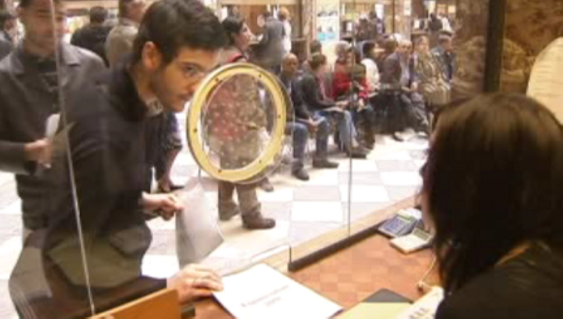 C'est le cas lorsque l'irrégularité de l'emploi est due à une carence de l'employeur qui n'a pas remis un contrat de travail correspondant aux exigences . Sans Papiers La Procedure De Regularisation Va Durer 3 Mois