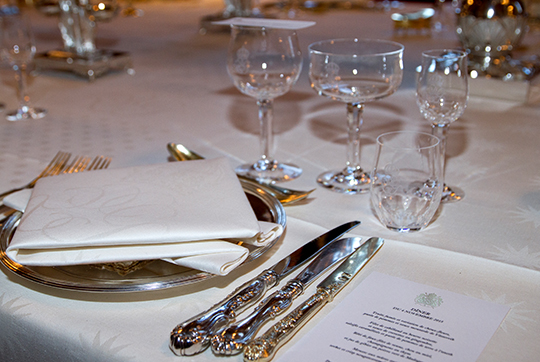 Etiketas per oficialius pietus