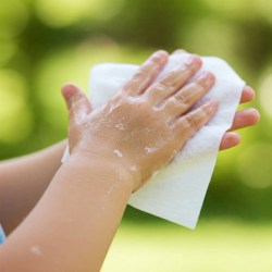 Step 1_Washing Washing With Wet Wipes