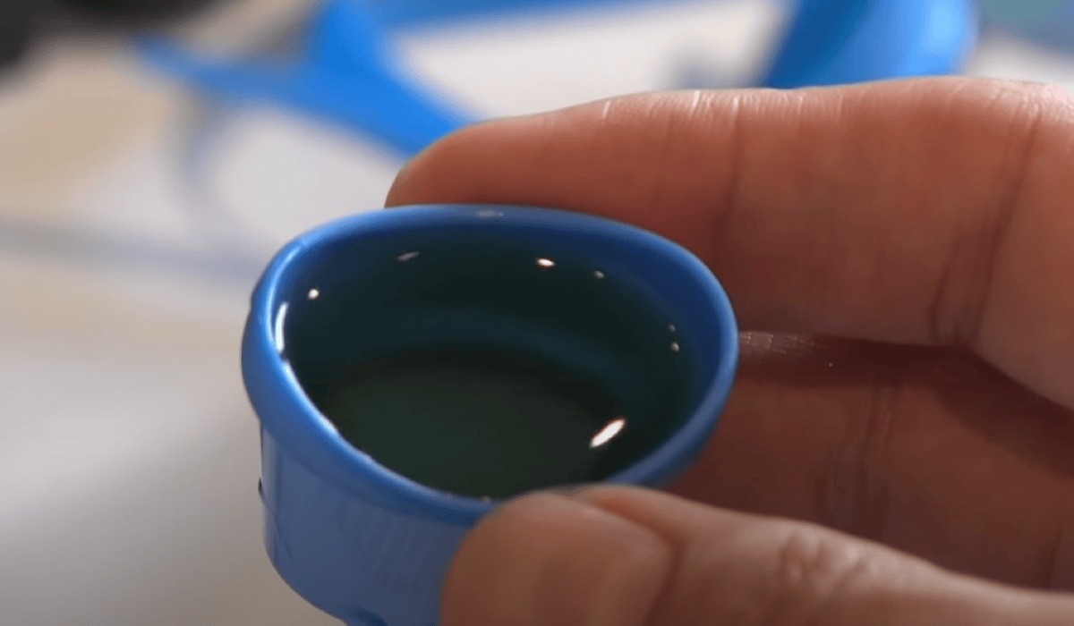 No, urine does not improve eyesight