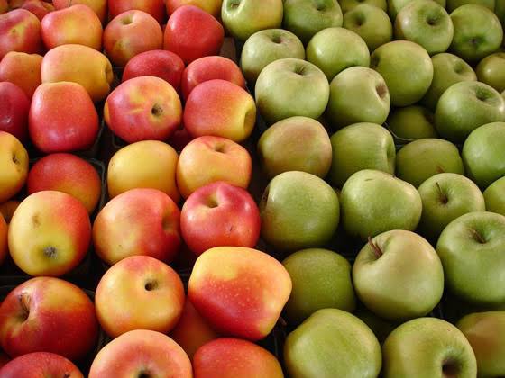 Viral video alleging apples are painted from green to red using chemical, manipulated