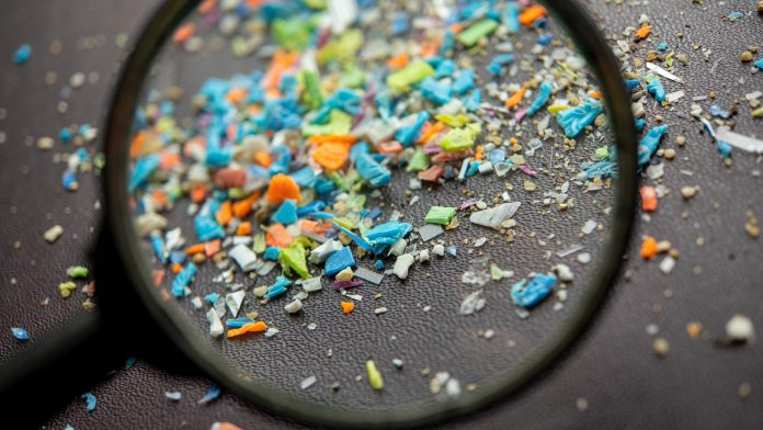 Does bottled water contain microplastic?