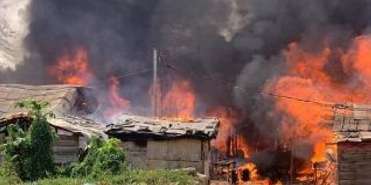 Côte d’Ivoire : incendie à Nahio, une image de 2023 utilisée par certains internautes 