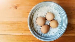 Is cooking rice and eggs together poisonous?