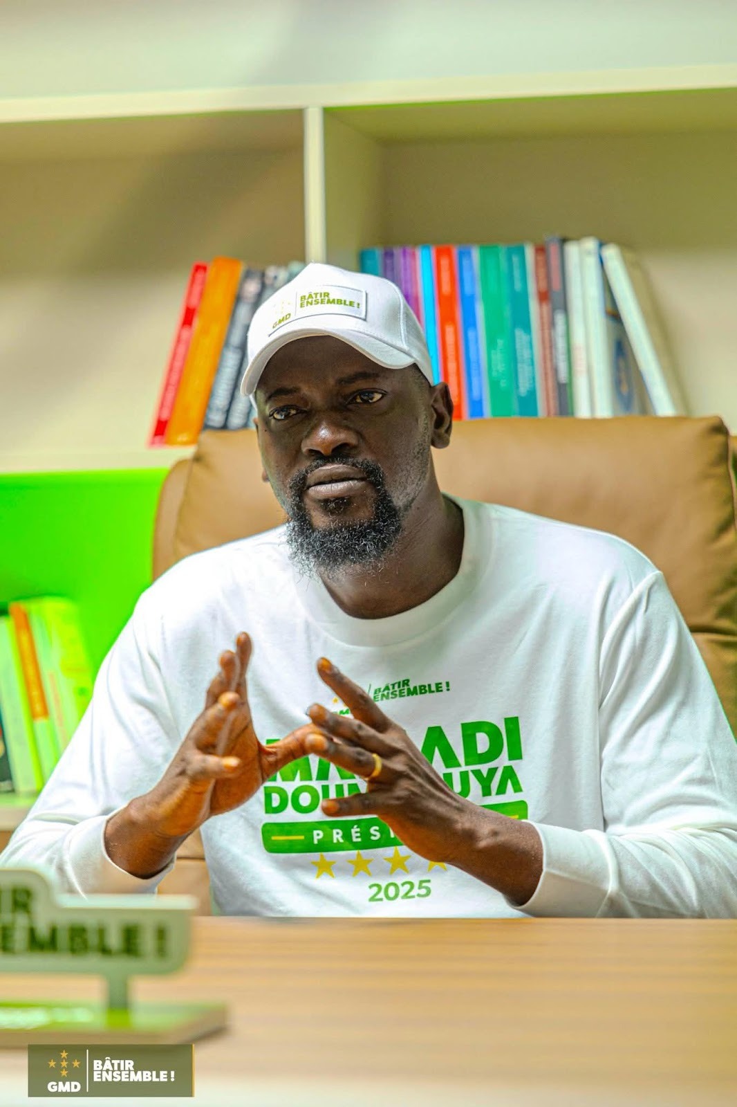 Guinée : le président de transition, Mamadi Doumbouya, apprendrait-il à lire? 
