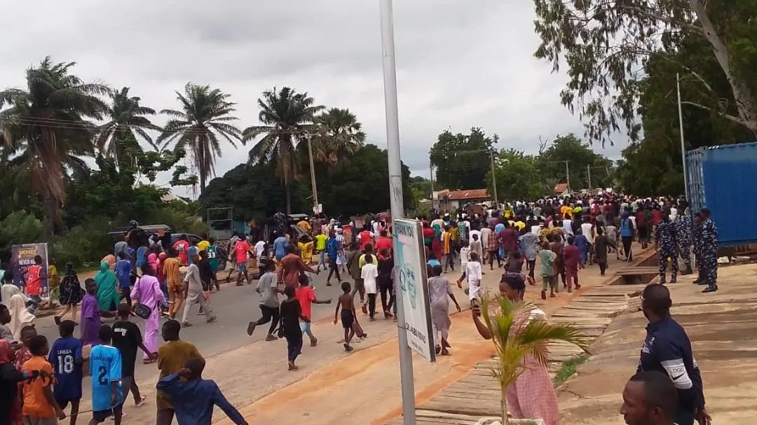 Video showing burning tyres on street, unrelated to #EndBadGovernanace protest