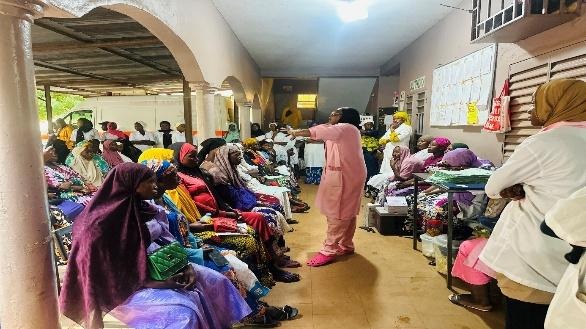 Remèdes miracles, rumeurs et deep fakes : enquête sur la désinformation sanitaire à Bamako