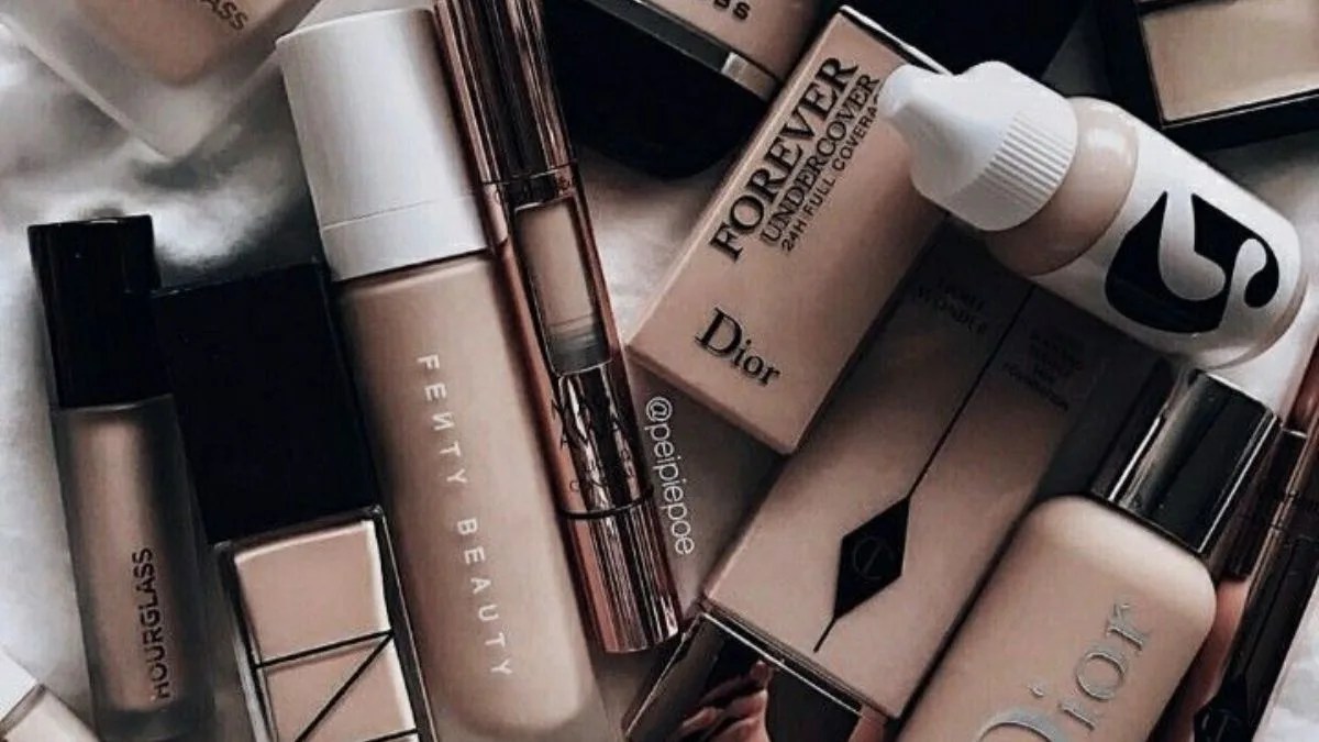 ¿Piel grasa? Estas son las bases de maquillaje que buscan controlar el brillo todo el día » DUPLOS.CL
