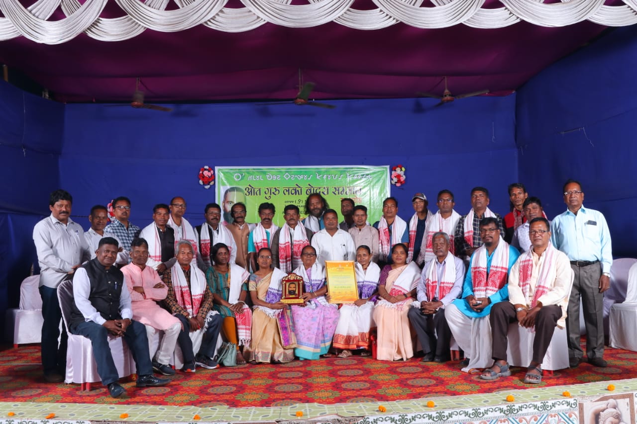 ओत् गुरु लको बोदरा सम्मान ते वाराङक्षिति मार्शल क्लब सदस्य को सम्मानित यना