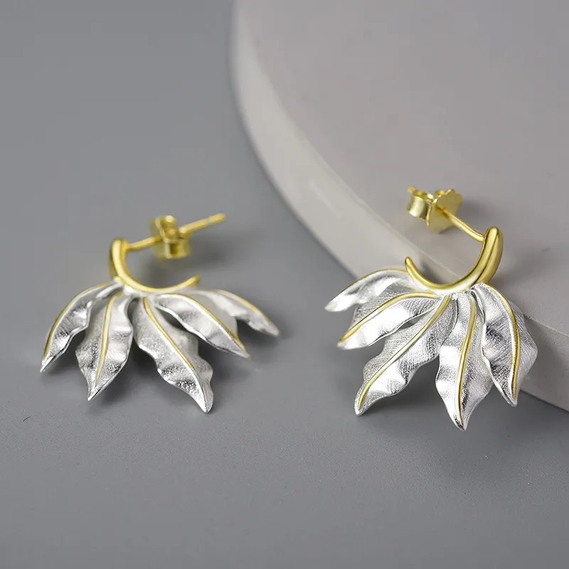 Aretes de hoja en plata con filamentos en baño de oro