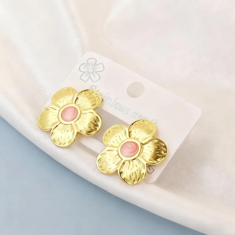 Aretes de flor color amarillo