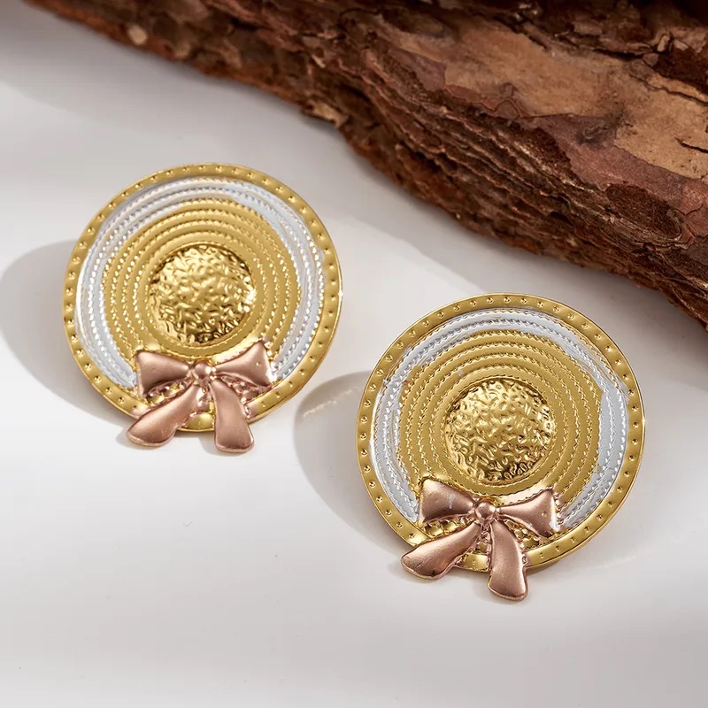 Aretes en forma de sombrero de varios oros