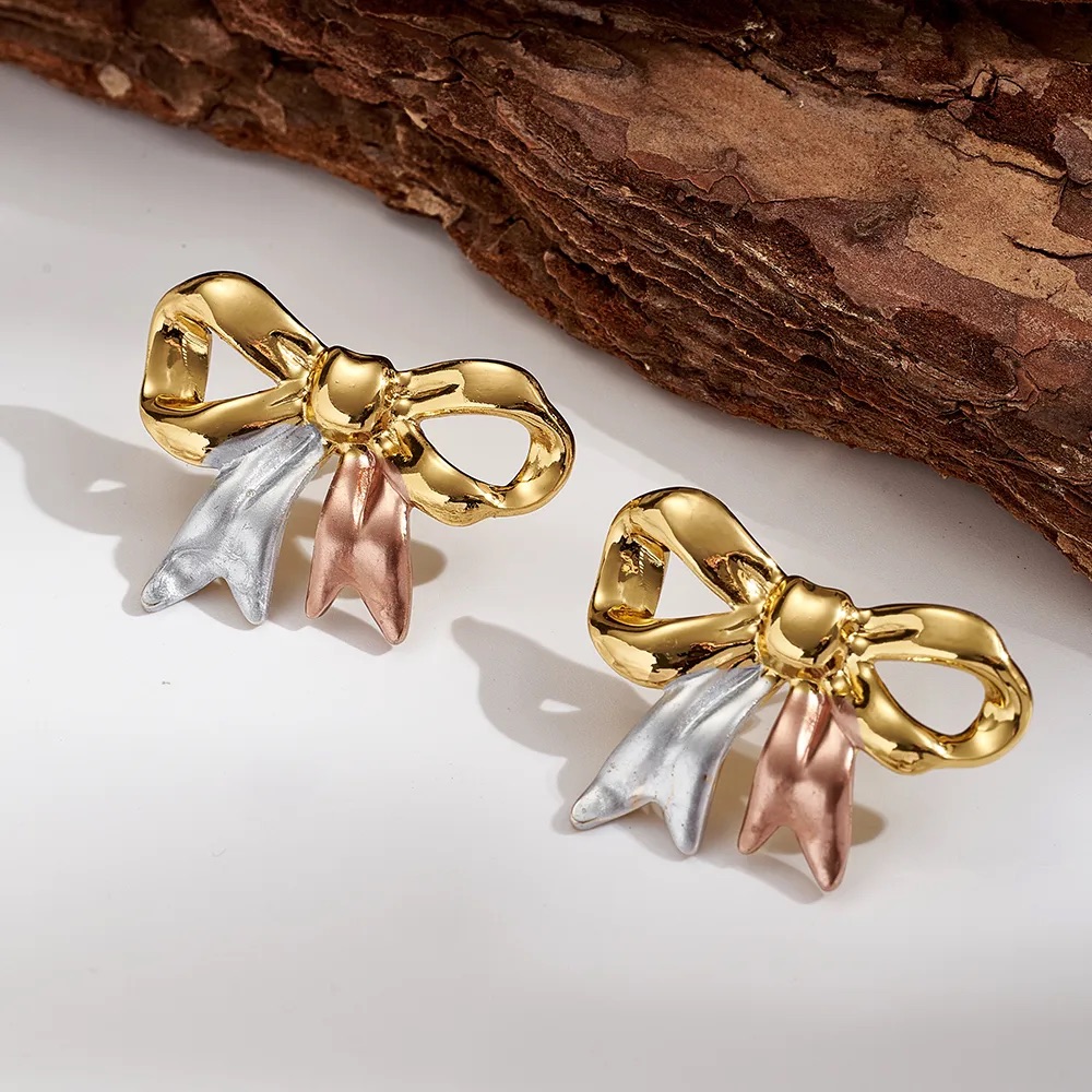 Aretes en forma de lazo de varios oros