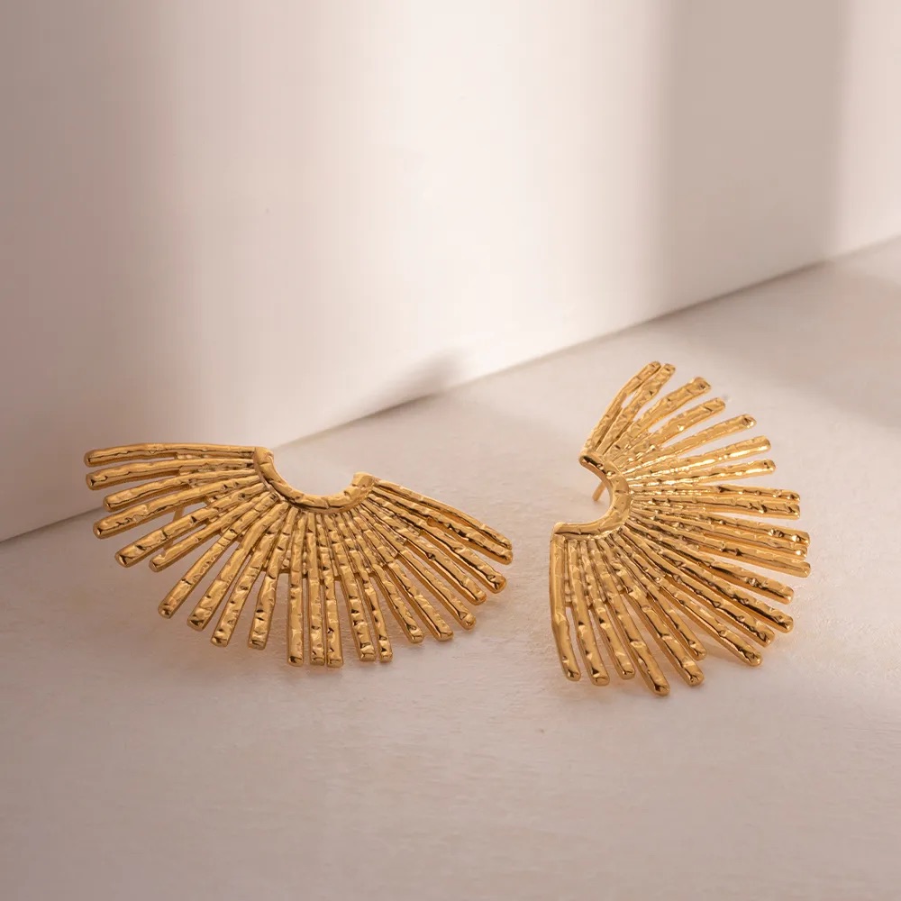 Aretes con diseño de medio sol