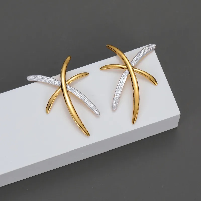 Aretes dorados con cristales