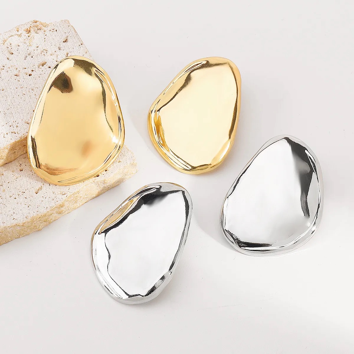 Aretes medianos ovalados