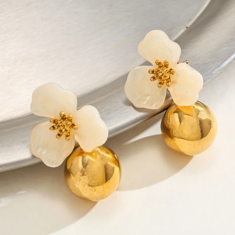 Aretes de perla y flor