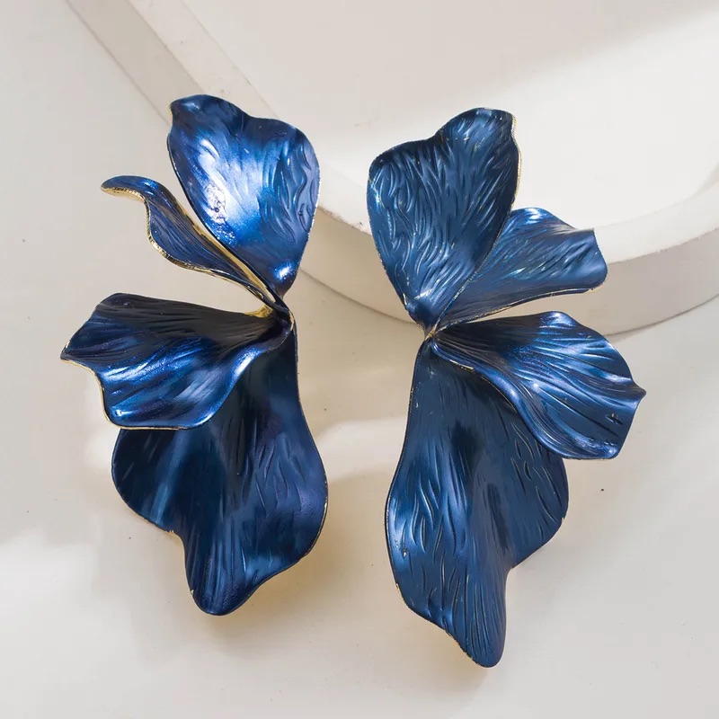 Aretes bohemios de estilo barroco con capas de pétalos