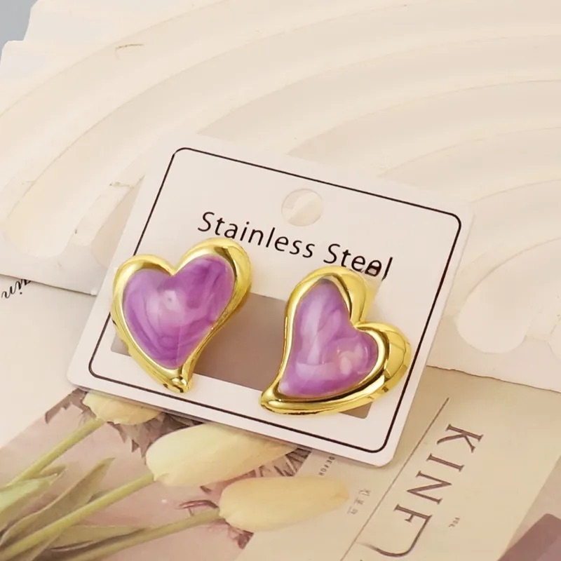 Aretes estilo geométrico de corazón