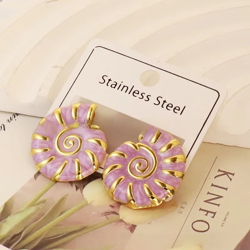 Aretes estilo geométrico de espiral