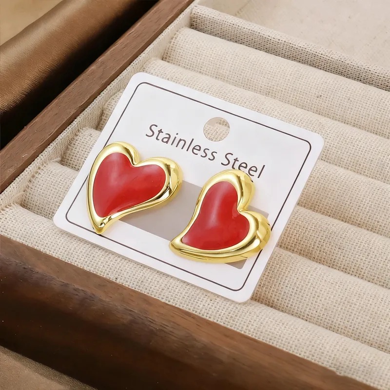 Aretes estilo geométrico de corazón