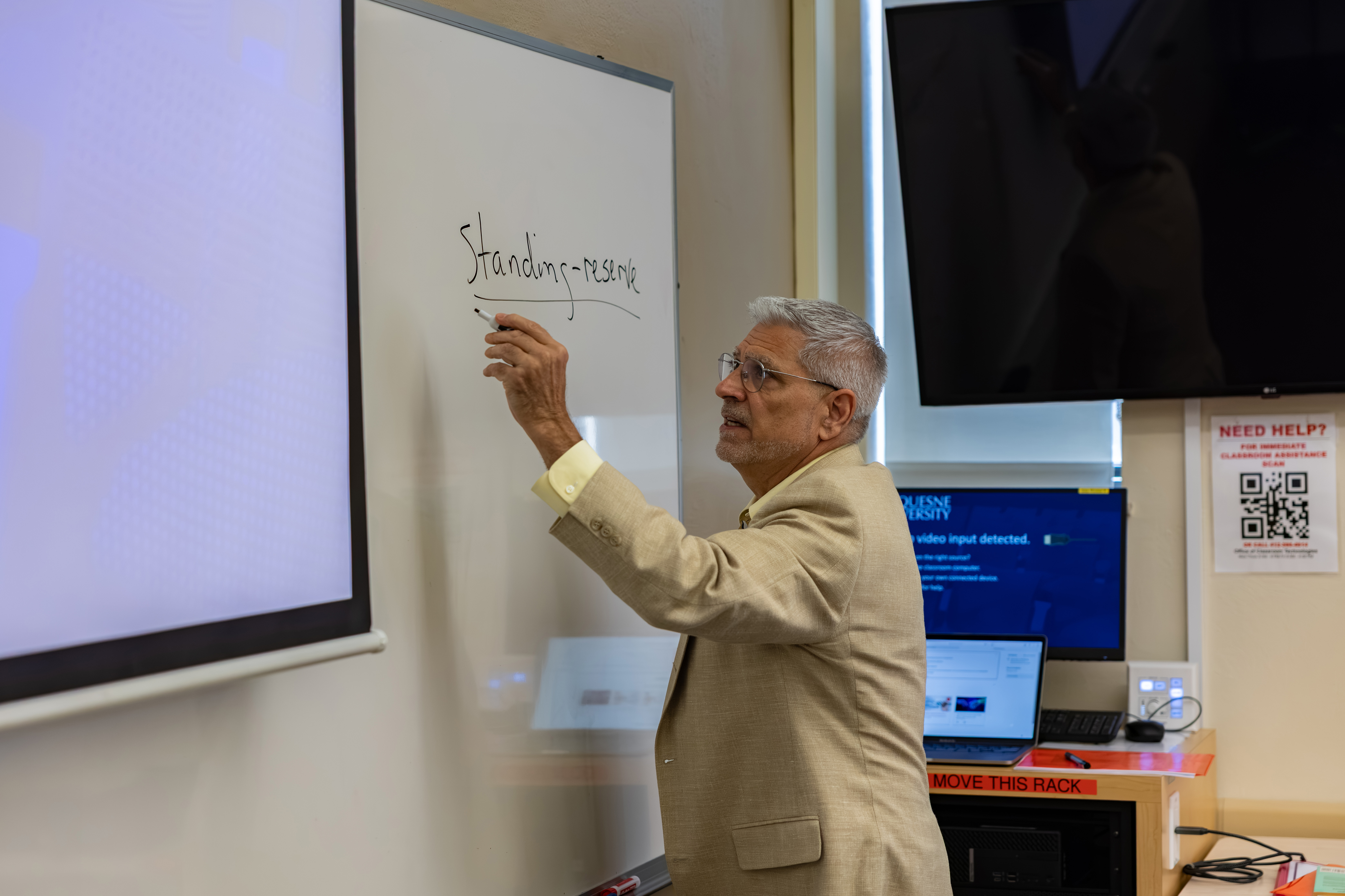 Provost hosts AI webinars for faculty