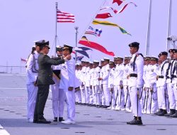 KRI Sriwijaya-100 Resmi Beroperasi, Panglima TNI Lantik Komandan Kapal Induk Pertama