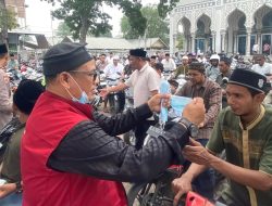 Antisipasi Dampak Kabut Asap Karhutla, Elmansyur Peduli dan Kapolsek Dewantara Bagikan Ratusan Masker