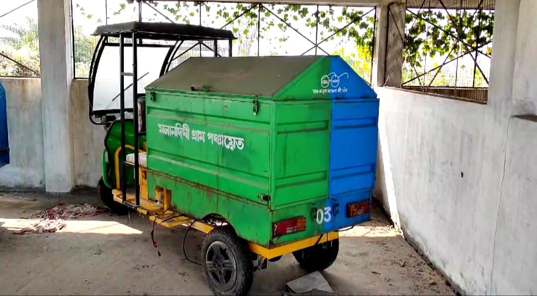 টোটোর ব্যাটারি চুরি, এক মাস পরে পুলিশে নালিশ, পঞ্চায়েতের বিরুদ্ধে দুর্নীতির অভিযোগ