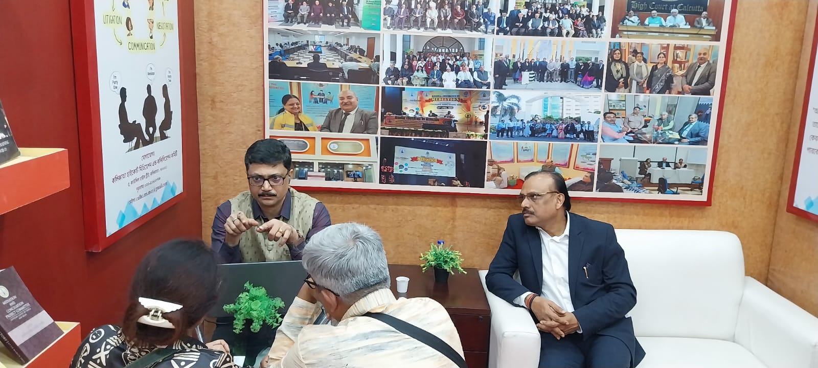 বিচারদানে মিডিয়েশনের গুরুত্ব বোঝাতে বইমেলায় কলকাতা হাই কোর্টের মিডিয়েশন কমিটির স্টল