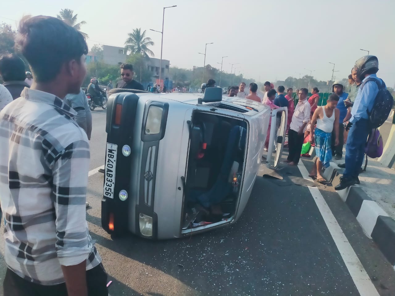 ভয়াবহ দুর্ঘটনা দুর্গাপুরে, জাতীয় সড়কে নিয়ন্ত্রণ হারিয়ে উল্টে গেল গাড়ি