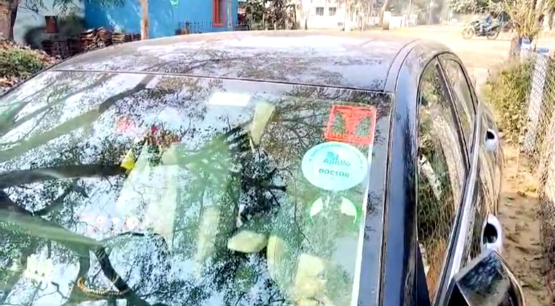 ইস্পাত পল্লীর রাস্তায় ডাক্তারের গাড়ির ধাক্কা বাইকে