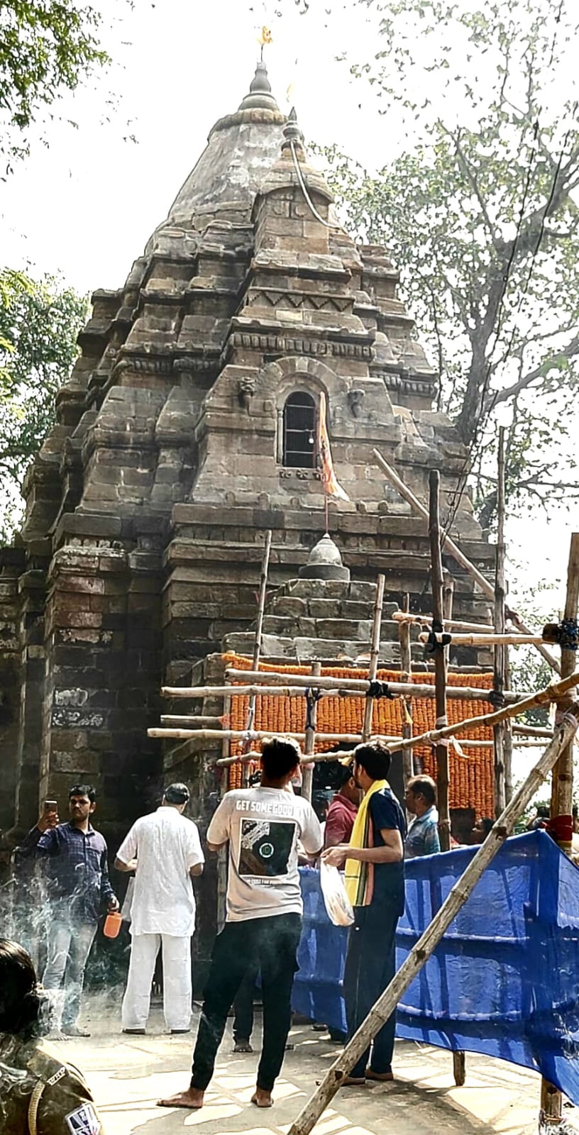 শিবরাত্রিতে রাঢ়েশ্বর শিব মন্দিরে উপচে পড়ল ভিড়