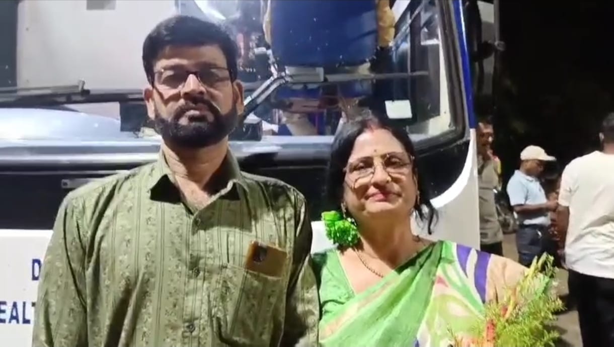 দামোদরের বিসর্জন ঘাটে বিবাহ বার্ষিকী উপলক্ষে রক্তদান শিবির