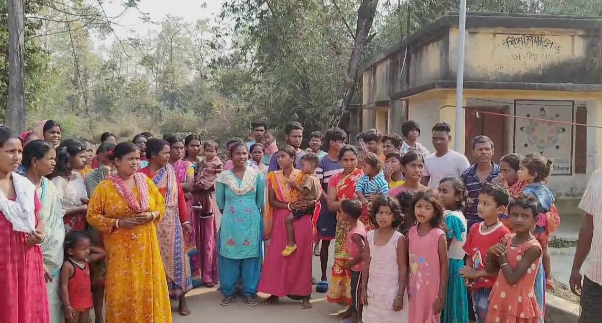 একমাত্র শিক্ষক অবসর নিতেই বন্ধ হয়ে গেল জঙ্গলমহলের স্কুল, বিপাকে অভিভাবকেরা
