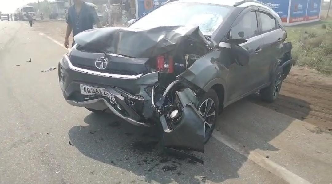 জাতীয় সড়কে পর পর দুটি বাইকে ধাক্কা মারল বেপরোয়া গাড়ি, মৃত ২