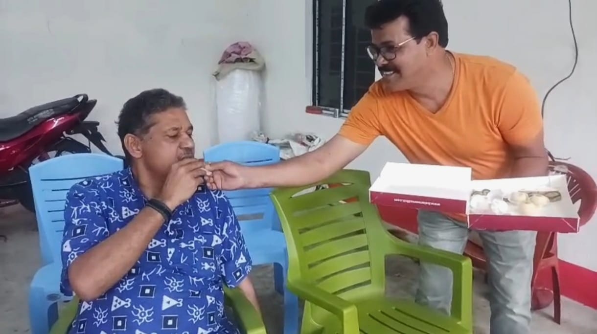 দিলীপ ঘোষের বিয়ের খবরে কীর্তি গাইলেন ‘মেরে ইয়ার কি সাদি হে’